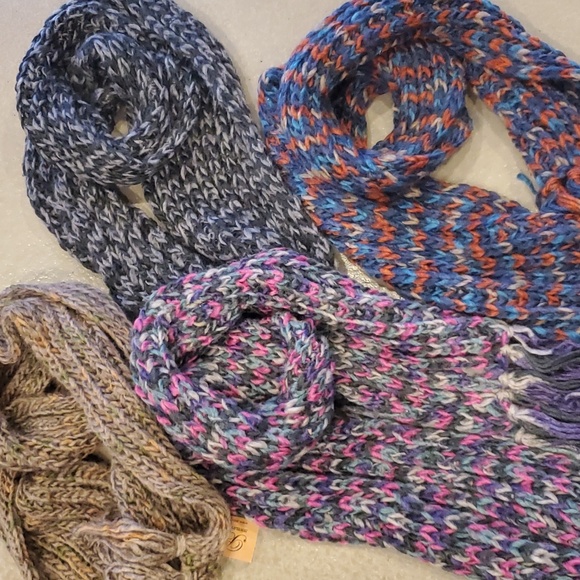 Bright multi colored Knit Scarf - Picture 5 of 8